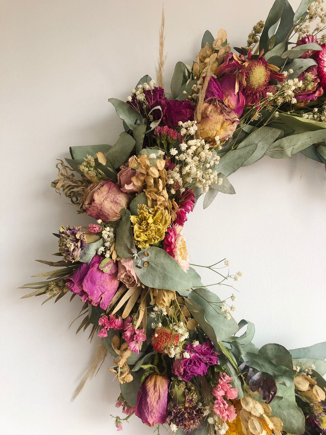 La belleza duradera de las flores secas: Cómo incorporarlas en tus accesorios